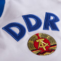 Maillot de foot de l'Allemagne de l'Est, DDR en Coupe du Monde de 1974. Le maillot de rechange blanc, extérieur. Détail de l'écusson.
