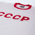 Col rouge et logo avec les lettres CCCP en detail du maillot soviétique blanc vintage CCCP de l'URSS