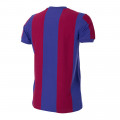 Vue de derrière de la réplique du Maillot rétro FC Barcelone années 70, la réplique du maillot de l'équipe FC Barcelone de la période de football total avec Cruyff.