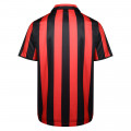 Vue de derrière du Maillot vintage AC Milan 1988/89. Le maillot del'époque de Sacchi avec Baresi, Maldini et Costacurta.