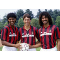 Photo d'époque des trois néerlandais avec le maillot AC Milan 1988/89, Van Basten, Gullit et Rijkaard.