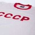 Col rouge et logo avec les lettres CCCP en detail du maillot soviétique blanc vintage CCCP de l'URSS