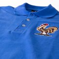 Détail du col et du logo du Coq du maillot  de foot des bleus, équipe de France des années 50.