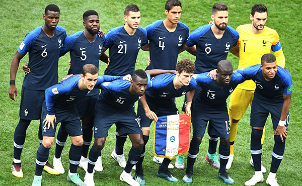 Équipe de France. Une première ébauche du maillot des Bleus pour l