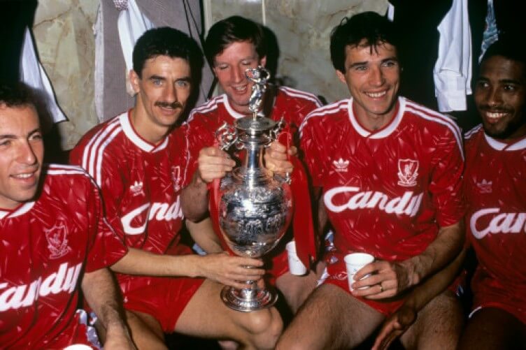 Le Liverpool gagne la First Division en 1989/90